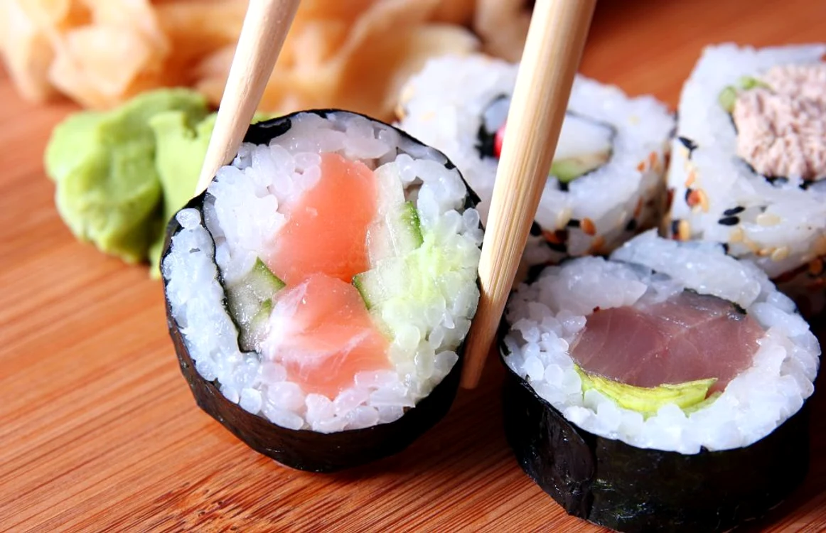 Femeia a cumpărat sushi de la o benzinărie