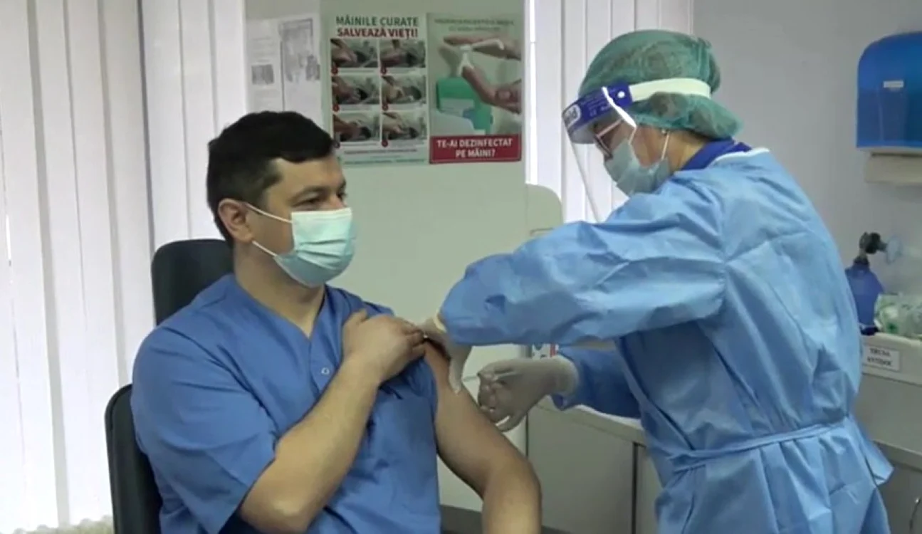Primul medic din R. Moldova care este vaccinat împotriva COVID-19