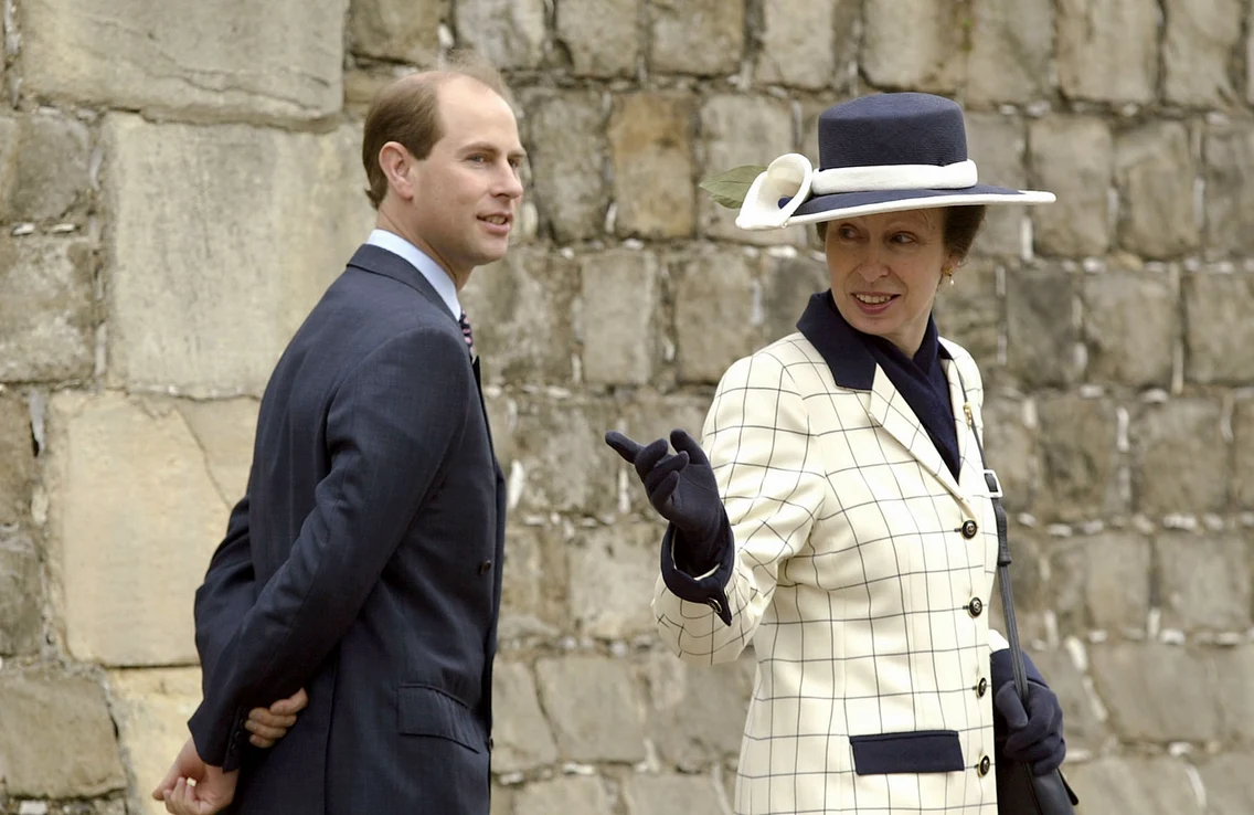 Prințesa Anne și Prințul Edward în 2003.