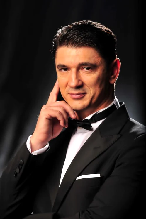 
    Luis Lazarus  