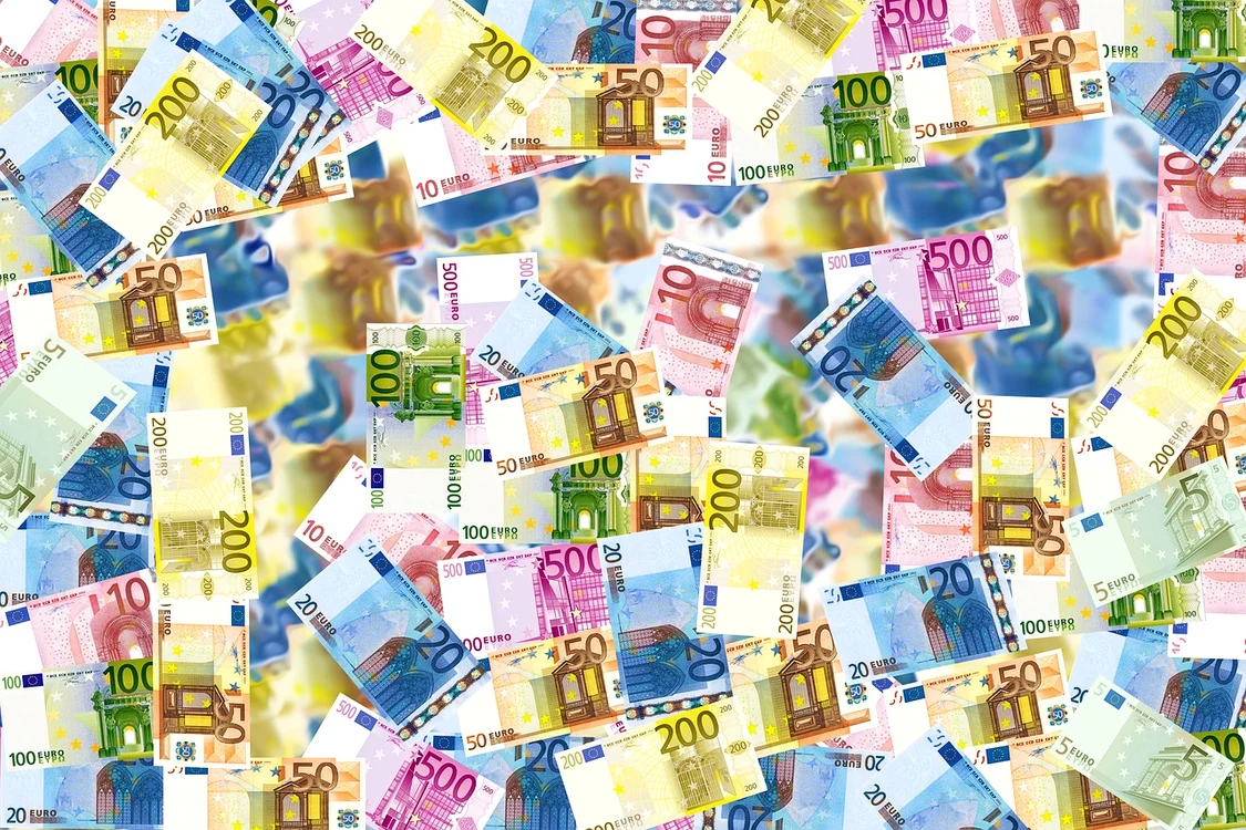 Cine sunt românii care vor beneficia de acești bani / foto: Pixabay