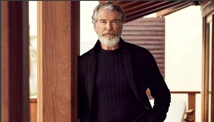 
    Pierce Brosnan îşi pune mâna în cap când vede stricăciunile pe care i le-a făcut incendiulFoto: Profimedia  