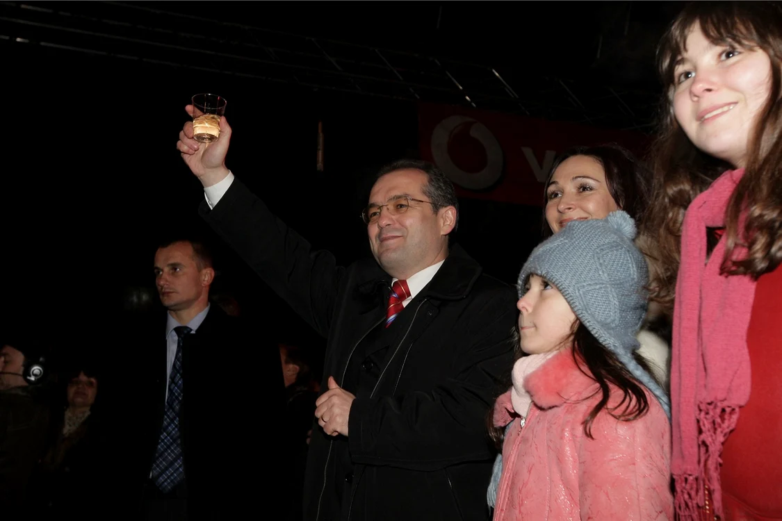 Cezara, fiica cea mare a premierului României, alături de familia sa