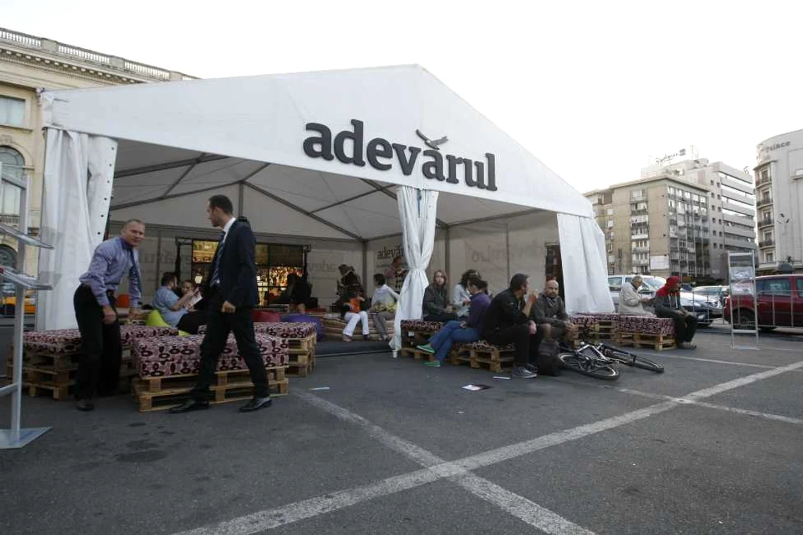 Cortul Adevarul din Piata Festivalului FOTO David Muntean