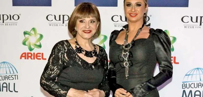 Anamaria Prodan alături de mama ei, Ionela