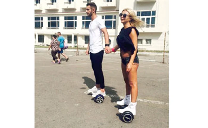 Crina e plină de energie, alături de iubitul mai tânăr cu 19 ani