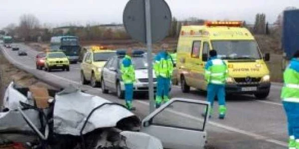 Zece români au fost răniţi în urma unui accident de microbuz în sud-vestul Ungariei