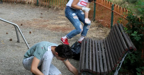 curatenie in parcul rozelor severin FOTO Alexandra Georgescu 