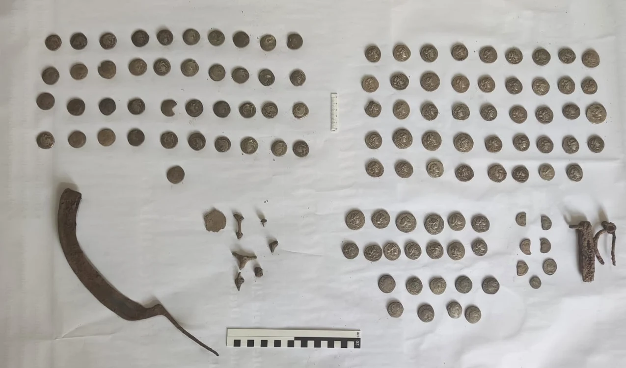 Tezaurul de la Noșlac este format din 109 monede romane FOTO Muzeul Unirii