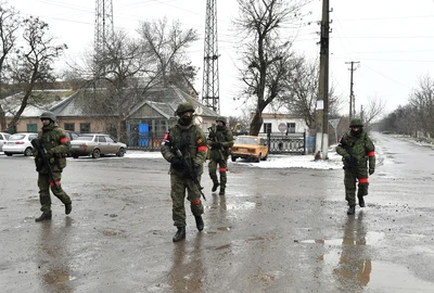 Soldați ruși patrulează străzile din Zaporojie FOTO Profimedia 