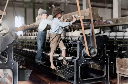 copii angajati in mine si fabrici foto Lewis Hine