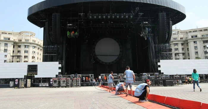 Ultimele pregătiri pentru mult aşteptatul concert din Piaţa Constituţiei de miercuri, The Wall-Roger Waters FOTO David Muntean