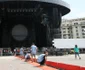 Ultimele pregătiri pentru mult aşteptatul concert din Piaţa Constituţiei de miercuri