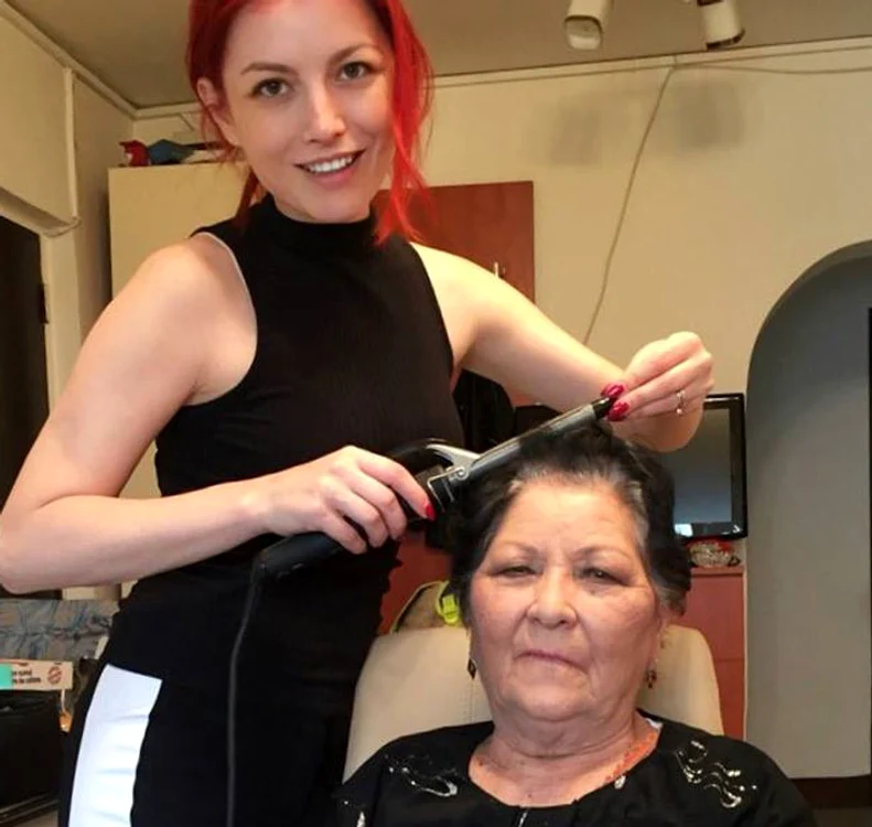 
    Elena Gheorghe şi-a răsfăţat bunica foto: arhiva personală  