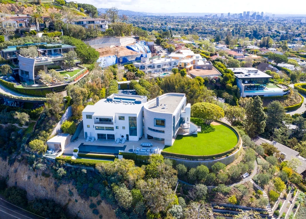 2 casa lui tom hanks coronavirus pacific palisades rita wilson 1 jpg jpeg