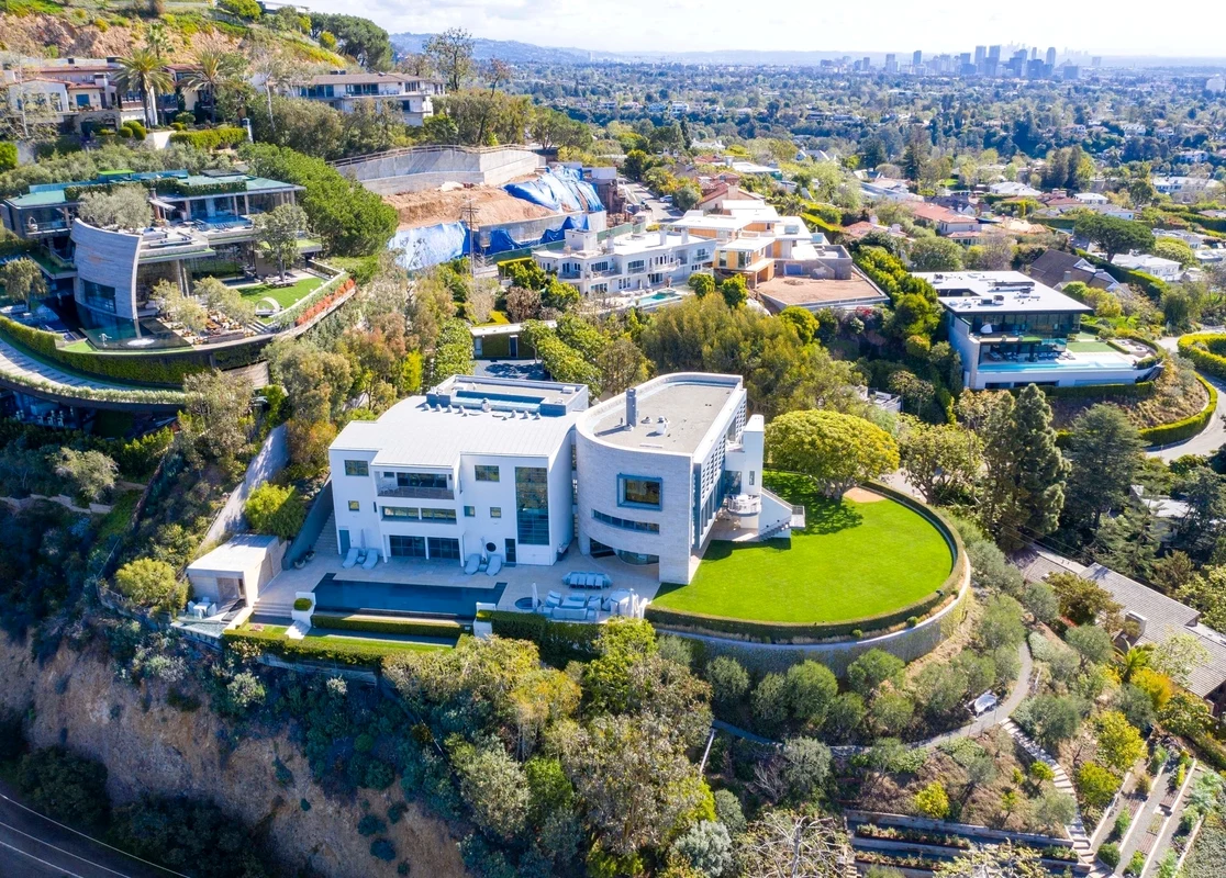2 casa lui tom hanks coronavirus pacific palisades rita wilson 1 jpg jpeg