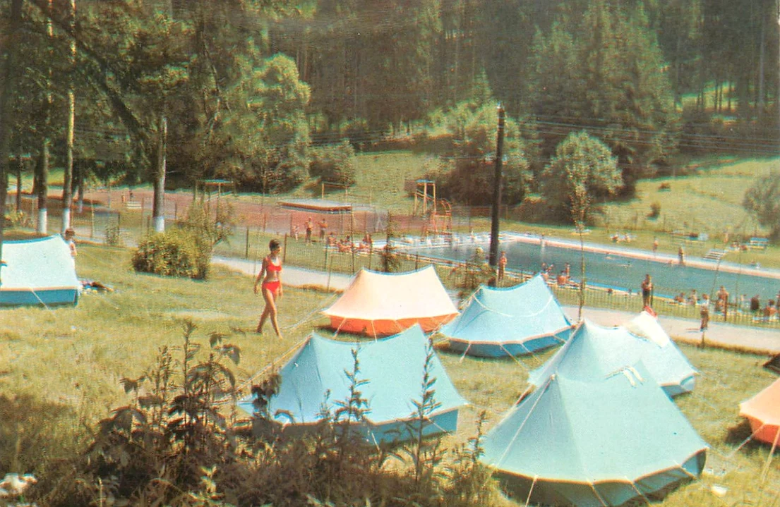 Camping în Toplița. Foto: Delcampe.net. Ilustrată