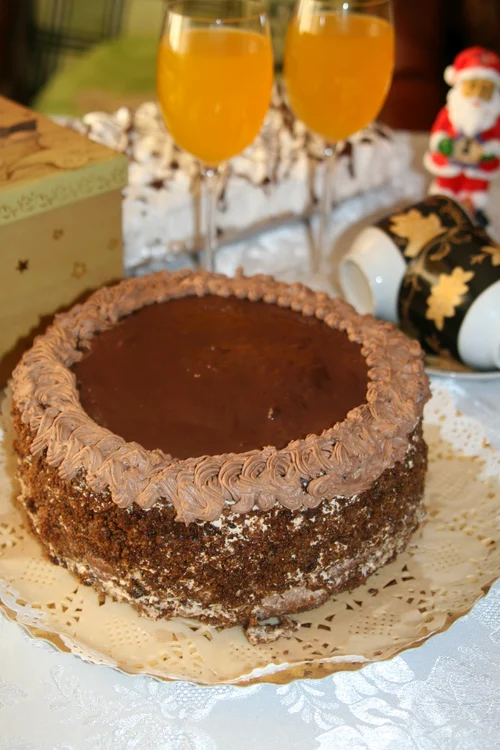 
    Tort cu două creme şi Krantz  