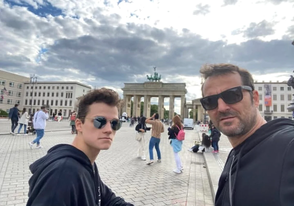 Andrei Aradits și fiul său, Eric foto: Instagram 
