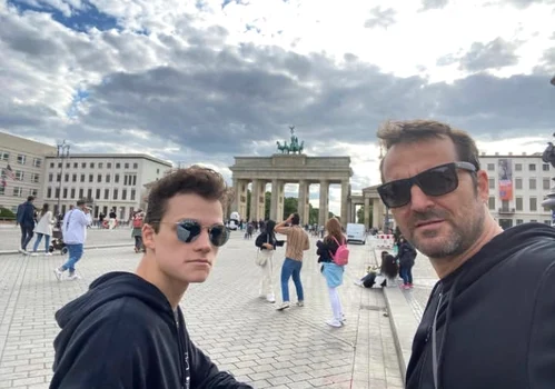 Andrei Aradits și fiul său, Eric foto: Instagram