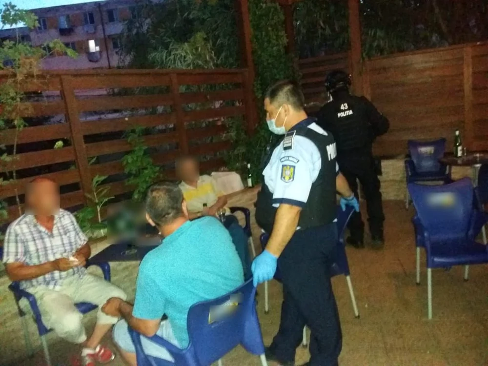 Polițiștii au trecut pragul a zeci de terase pentru a verica respectarea regulilor anti-CovidFoto: tulceanoastra.ro