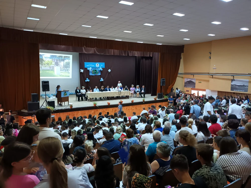 Iulia a rostit discursul în cadrul festivității de absolvire FOTO: FB/Colegiul „Mihai Viteazul” Ineu