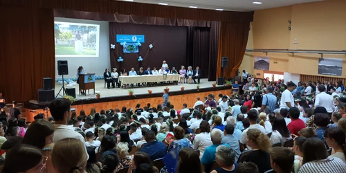 festivitate de absolvire la colegiul mihai viteazul ineu1   foto FB colegiul mihai viteazul jpg