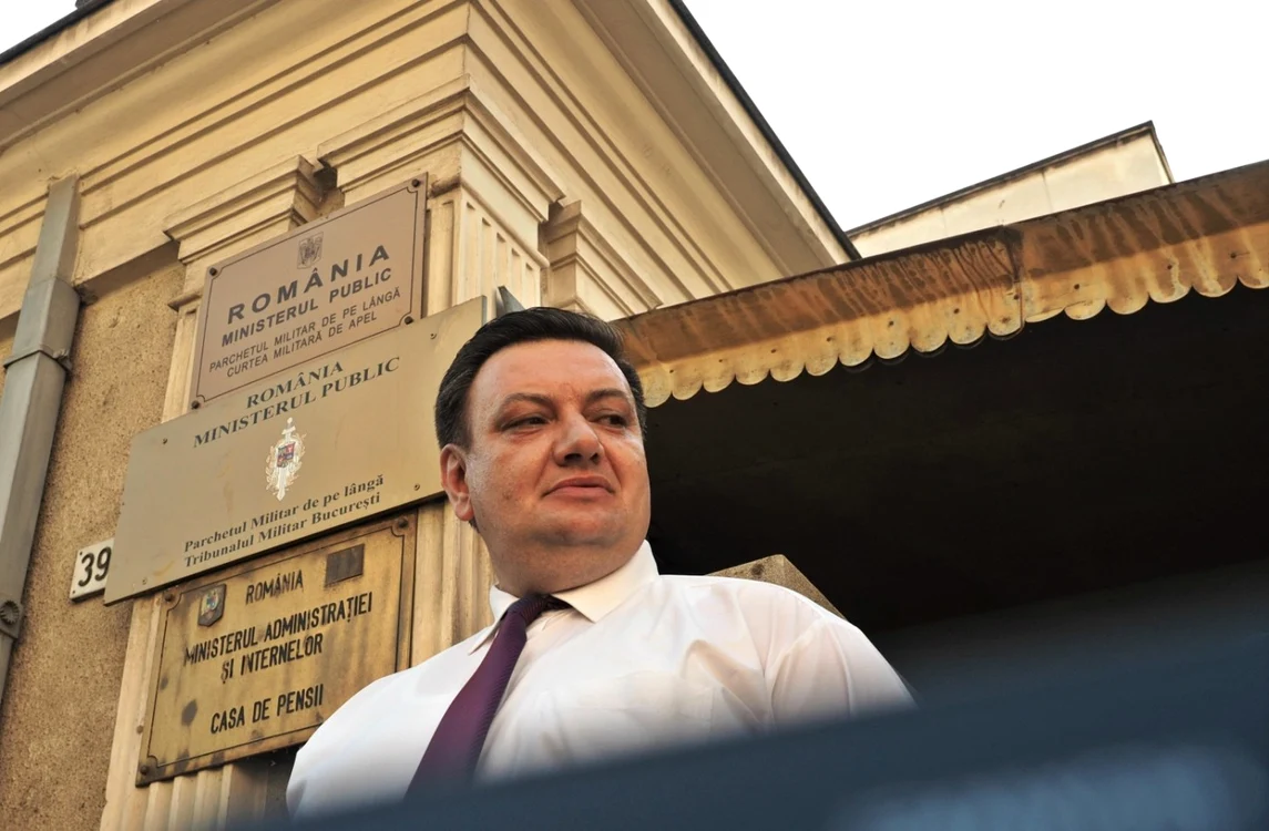 Magistratul militar Ionel Corbu anchetează cazul aterizării forţate a elicopterului SUA în Piaţa Charles de Gaulle. Imagine: Ionuţ Mureşan