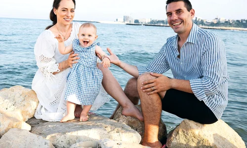 1 fetita lui nicolae al romaniei si a alinei maria in vacanta png png