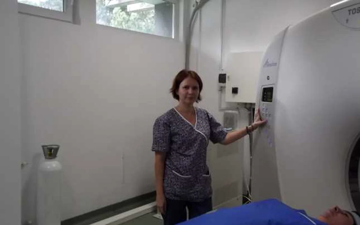 Medicul Andreea Ciulincă a optat pentru un salariu mai mic, într-un spital de provincie, dar având alături familia FOTO: Alina Mitran