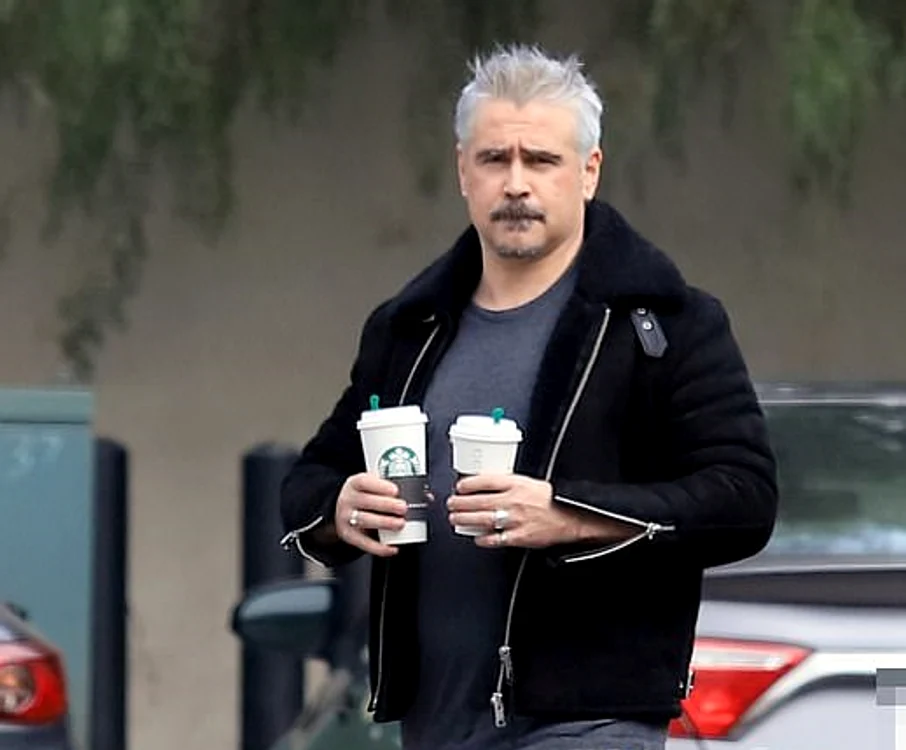 Colin Farrell, de nerecunoscut, pe străzile din Los Angeles 