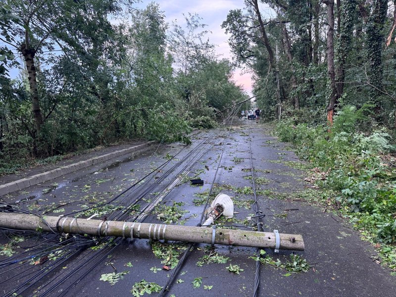 Greenfield, izolat complet în urma furtunii ce a lovit Capitala. Oamenii sunt blocați fie în case, fie în mașinile încolonate pe DN1