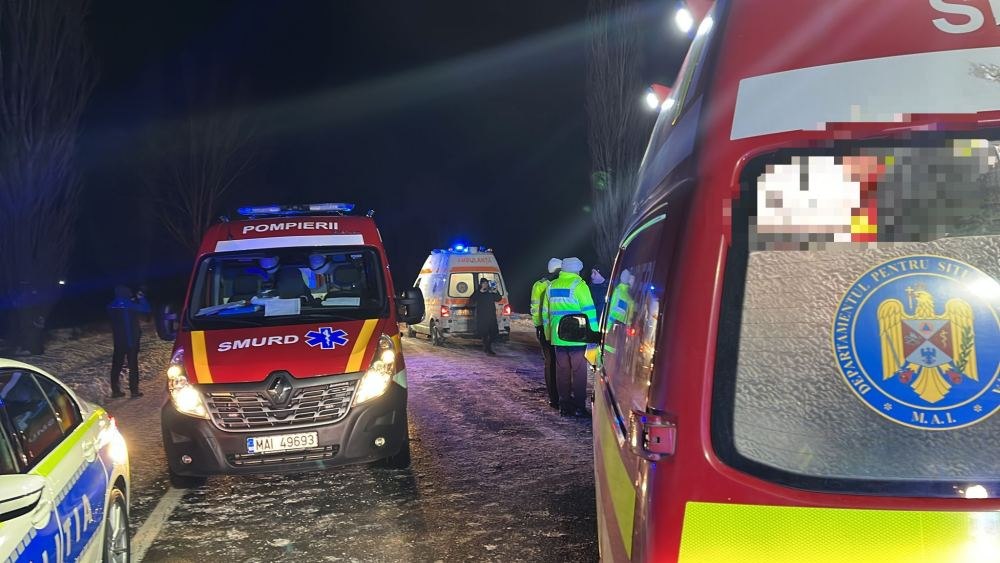 Mașina implicată în accidentul soldat cu moartea a doi copii avea anvelope de vară