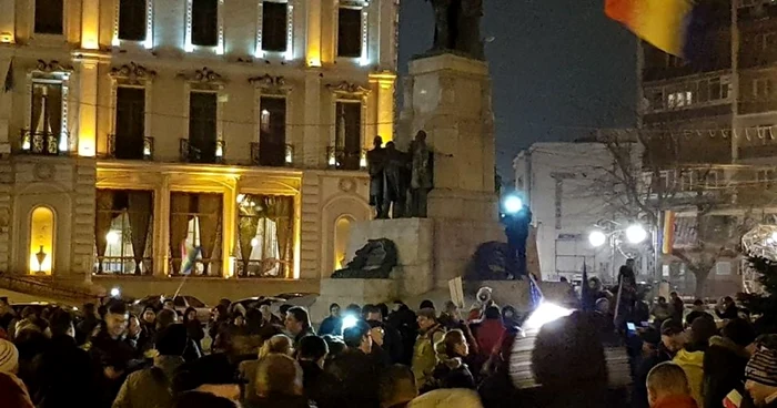 Protest în Piaţa Unirii din Iaşi FOTO Facebook/George Chelaru