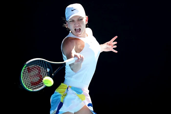 Simona Halep spusese, după victoria cu Kontaveit, că îi place să joace când e cald afară. FOTO: EPA-EFE