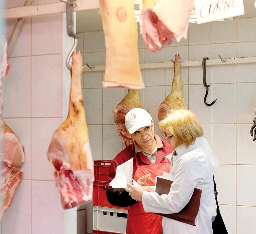 
    Amenzi de 436.000 lei, de la 161 de agenţi economici, au dat inspectorii de la Protecţia Consumatorilor.  