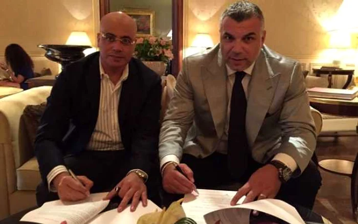 Olăroiu a semnat noul contract cu Al-Ahli Dubai, sâmbătă seară, în prezenţa unui oficial al clubului