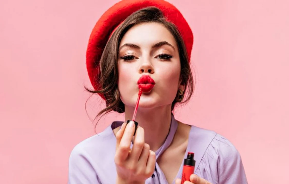 Petele de ruj de pe haine pot fi curățate prin metode simple FOTO Shutterstock