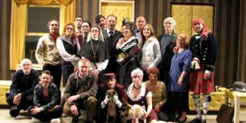 Actorii de la Teatrul „Eminescu“ în „O noapte nebună, nebună“