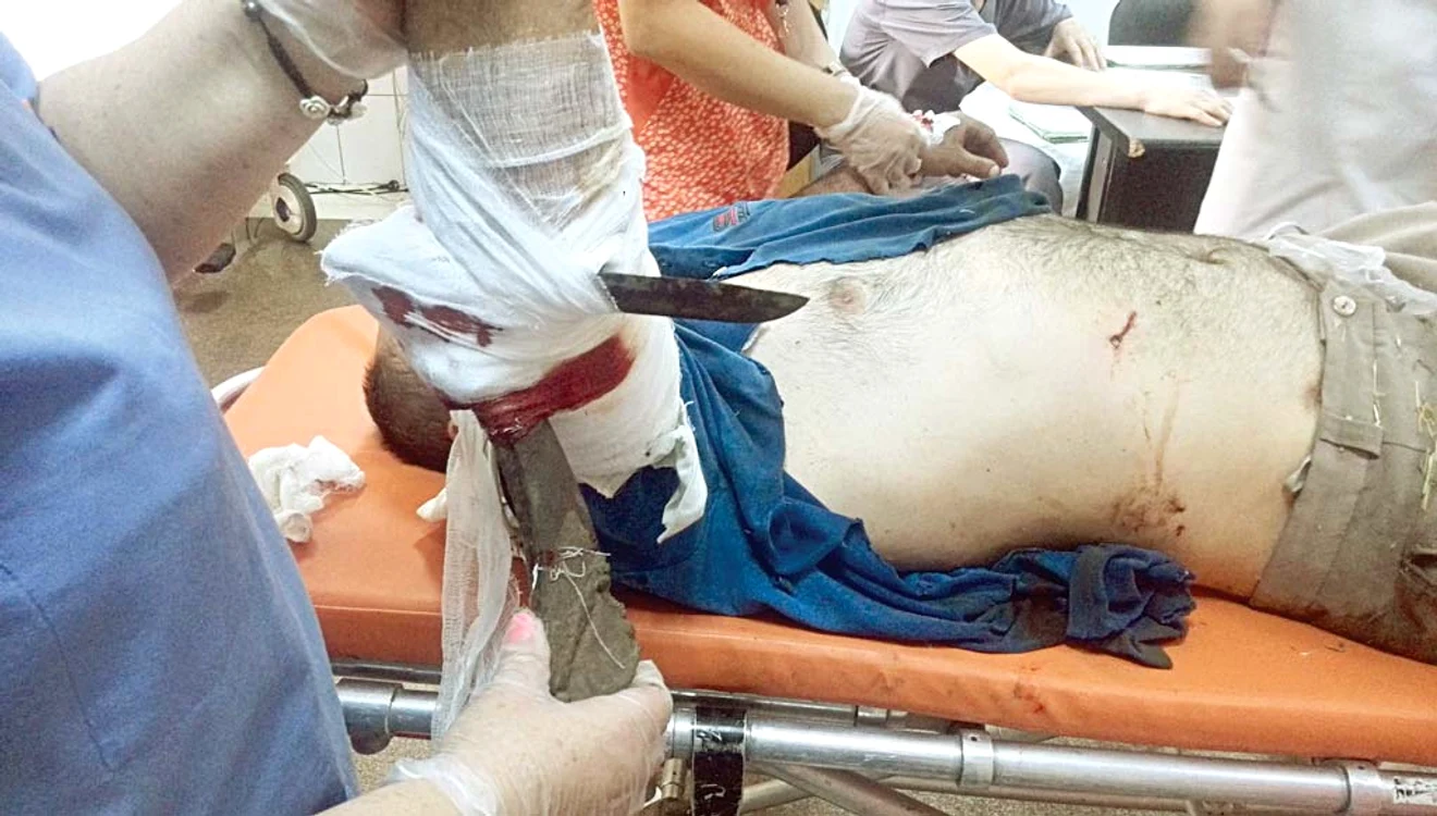 
    Bărbatul a fost salvat de o echipă de medici   
