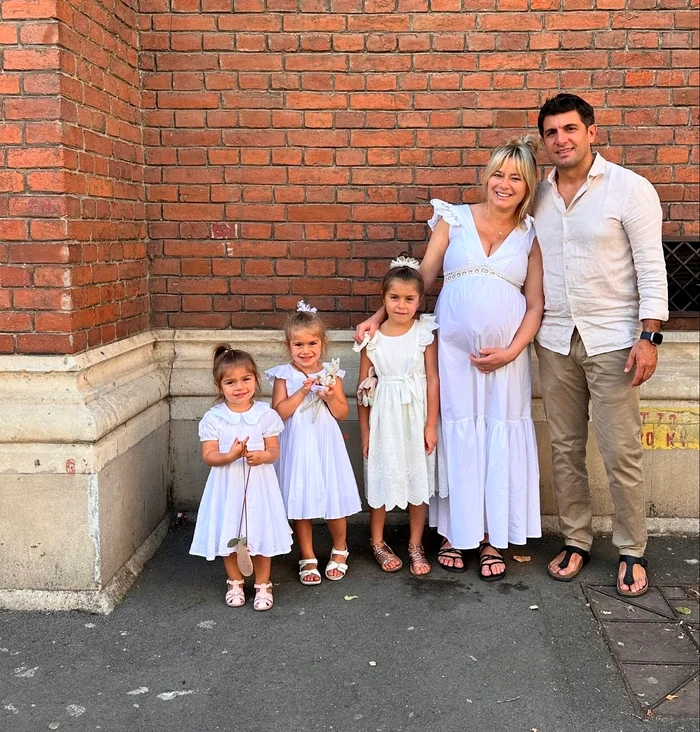 De azi, Laura Cosoi are 4 fetițe acasă