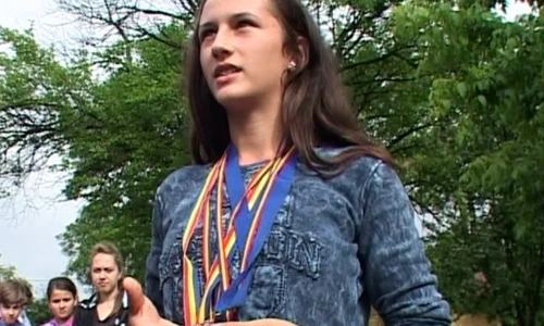 Eleva Andreea Cerasela Chivoioi a câștigat mai multe medalii la atletism jpeg