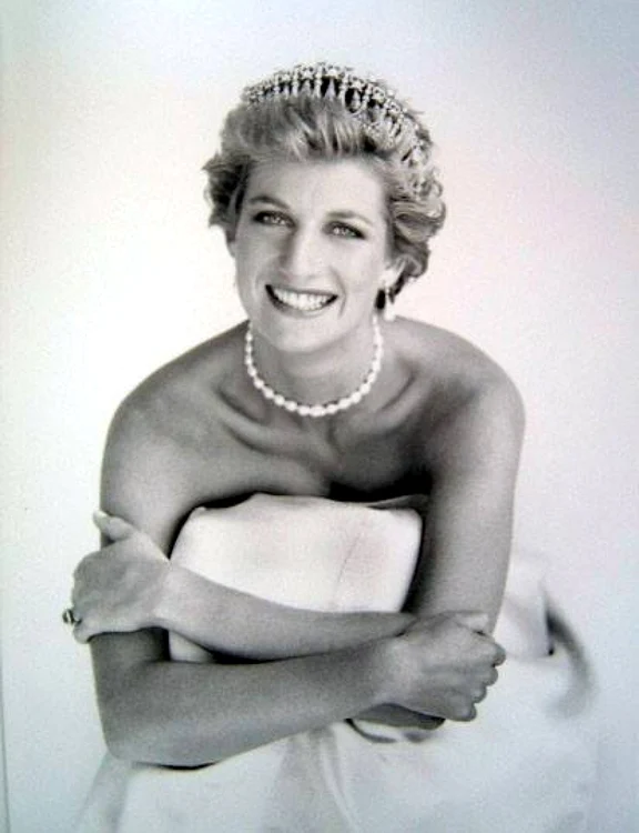 lady di foto facebook/lady diana