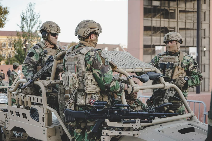 Militarii de elită potughezi ajung în România FOTO Exército Português