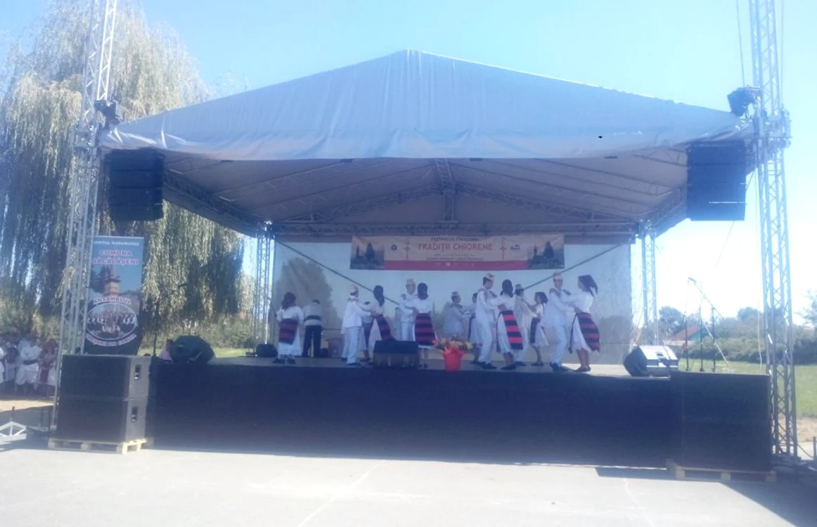 Jocuri populare la Festivalul ”Tradiţii Chiorene”   Foto: Angela Sabău