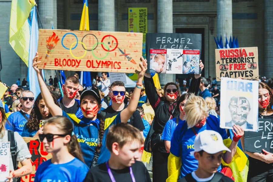 Jocurile Olimpice 2024. Marș la Paris pentru sportivii ucraineni care au murit de la începutul invaziei lui Putin FOTO