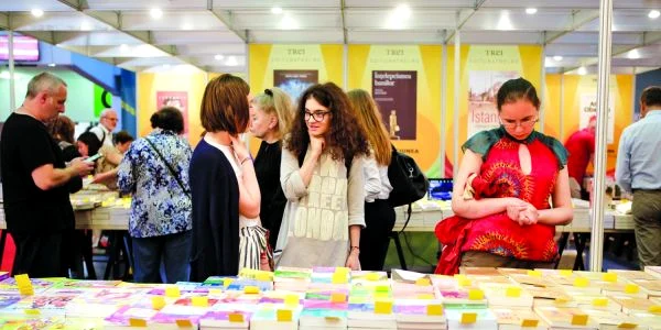 Bookfest salon de carte foto INQUAM