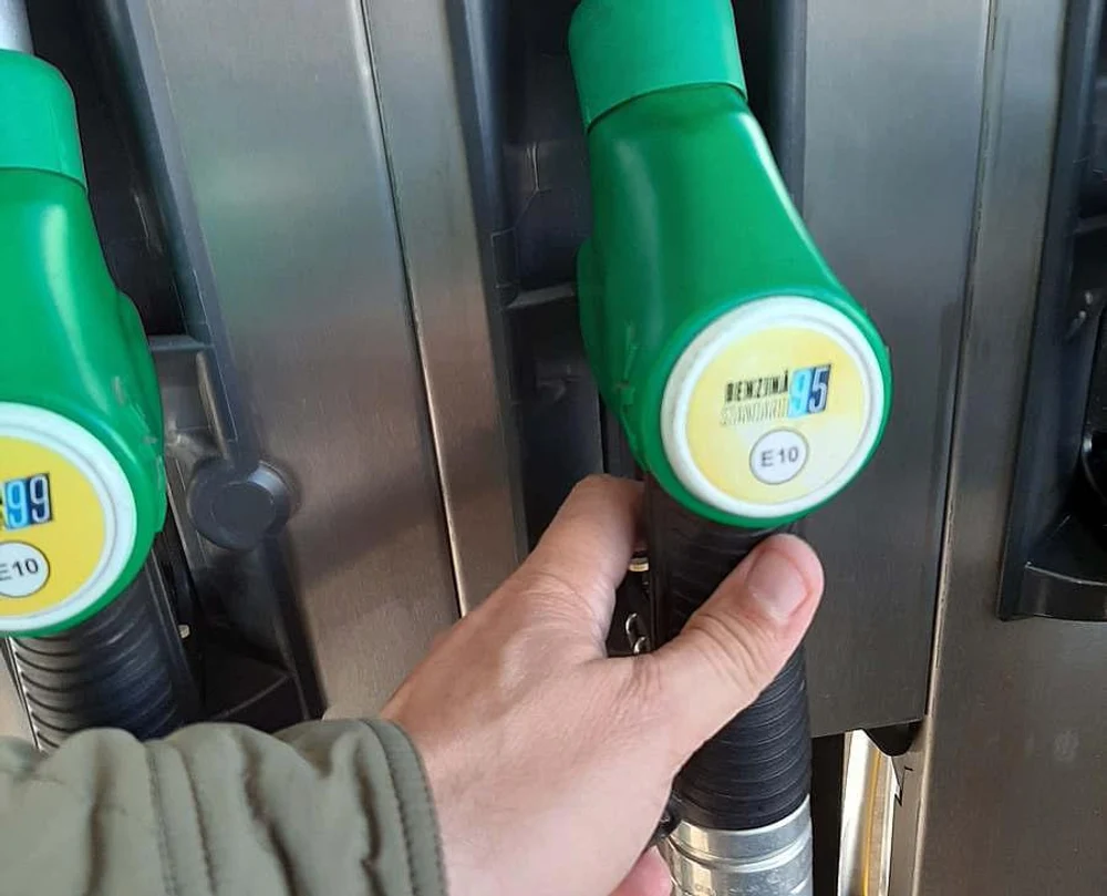 Se ieftinesc benzina și motorina în Republica Moldova. Cât vor costa de marți, 25 noiembrie