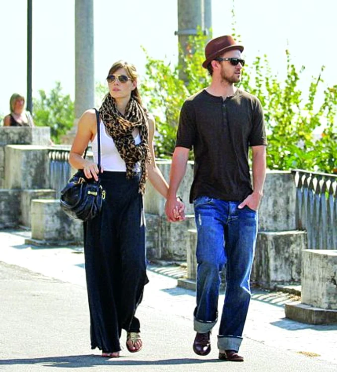 Justin Timberlake nu renunţă nici la relaţia cu Jessica Biel