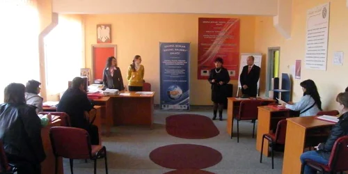 Cursanţii au luat ieri primul contact cu viitorii îndrumători. Foto: Bogdan Nistor